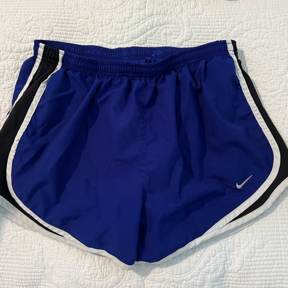 Blue Nike Women's Dri-FIT Mid-Rise Brief-Lined Running Shorts - Picture 1 of 3